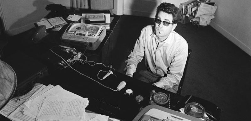 Photo représentant Michel Legrand au piano, dans les années 60