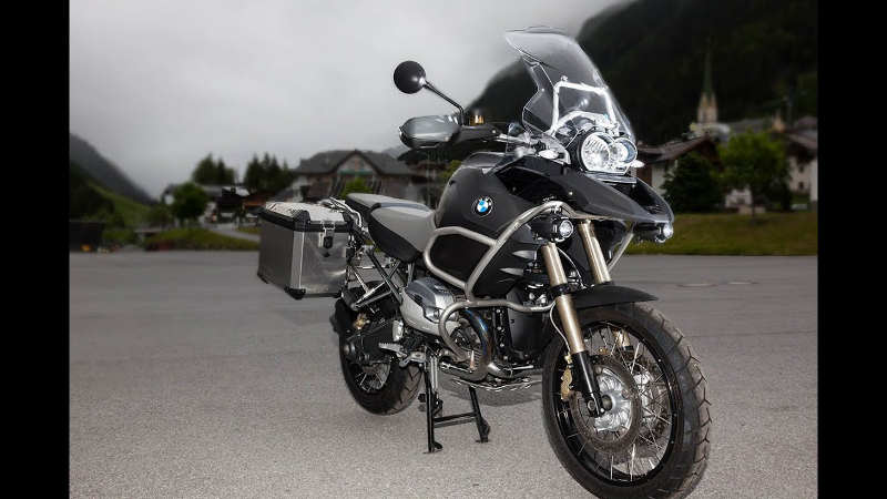 Photo représentant une moto BMW paru dans le magazine Les Boomeurs